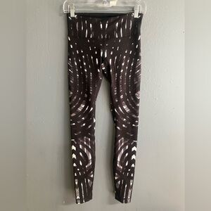 ❌Lululemon Stylish Black and White Leggings size 4